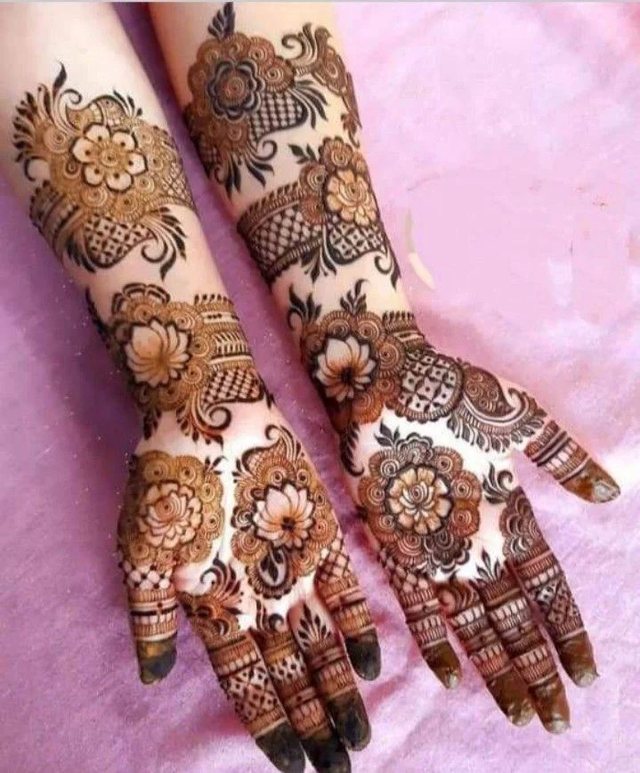 Henna design: bangle