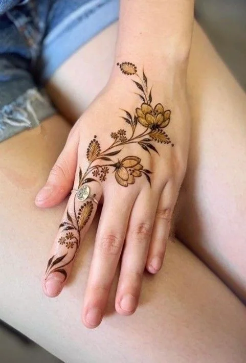Minimal Henna — real henna design photo 2