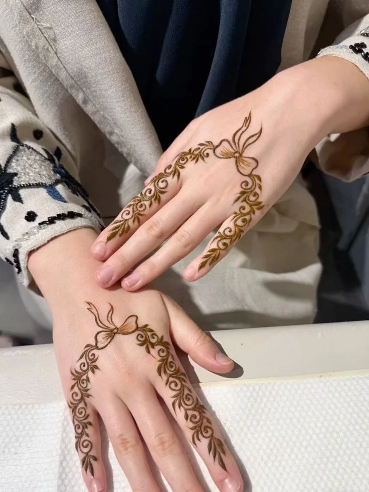 Minimal Henna — real henna design photo 6