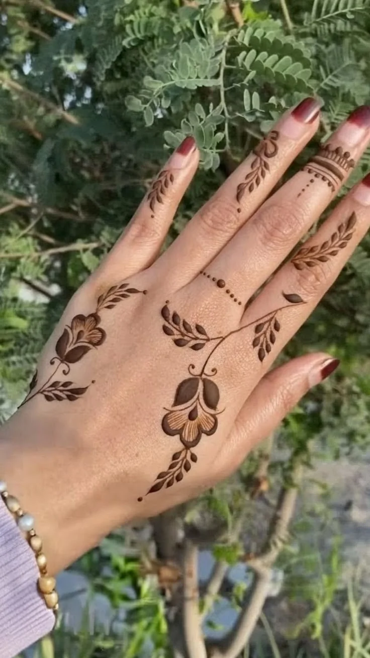 Minimal Henna — real henna design photo 10